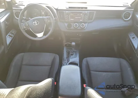 2018 Toyota Rav4 Le z USA, uszkodzony, nr VIN JTMZFREV0JJ752307